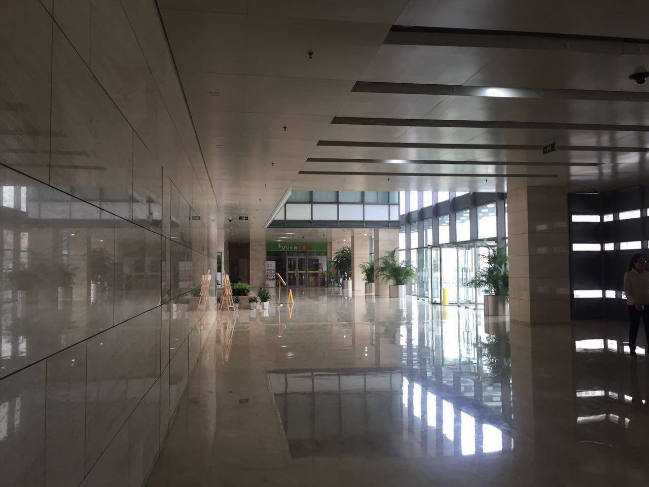 想租金泰國際大廈打哪個電話？